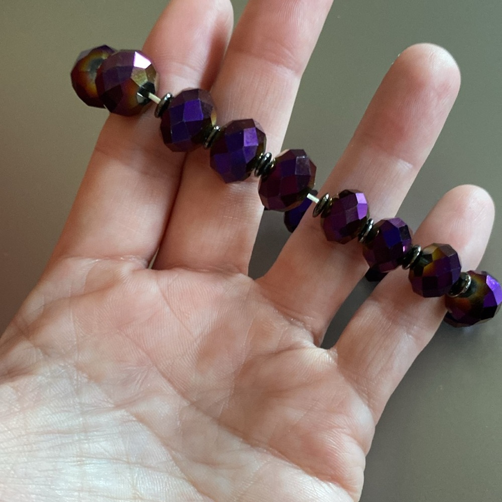 🎁 🆓 w/ Bundle 🌟NWOT- PAPARAZZI:. Stretchy Purple Gem Bracelet - Picture 3 of 3